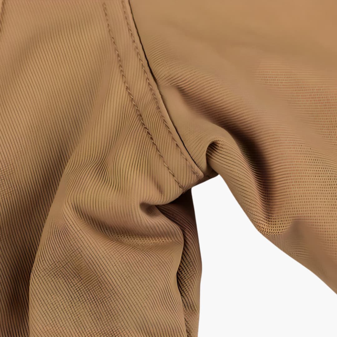 Herrenjacke im Militärstil mit Kapuze und mehreren Taschen