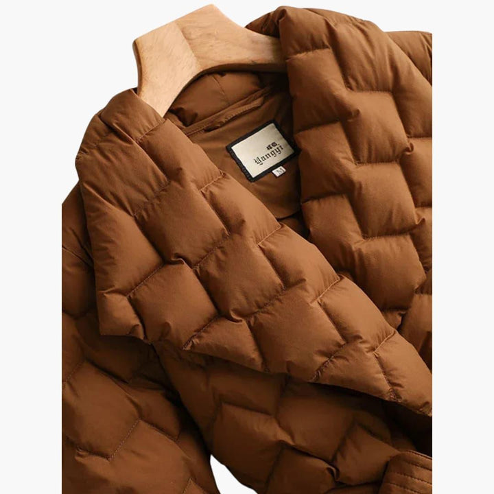 Eleganter Daunenmantel mit Gürtel für Frauen - SchmiedeMode