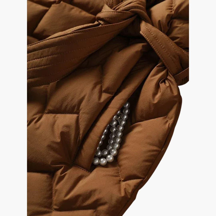 Eleganter Daunenmantel mit Gürtel für Frauen - SchmiedeMode