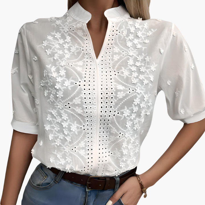 Damenbluse mit kurzen Ärmeln und bestickter Vorderpartie