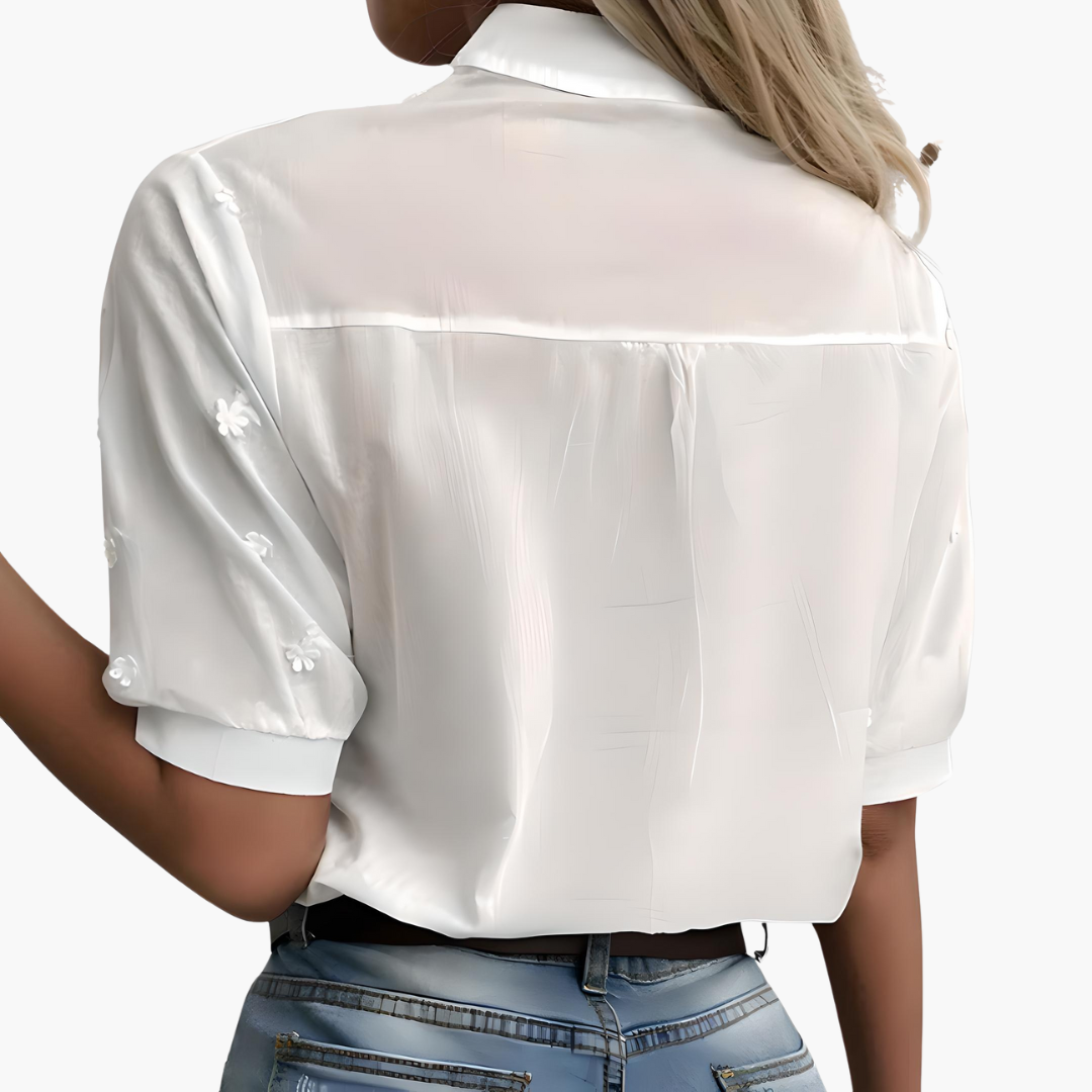 Damenbluse mit kurzen Ärmeln und bestickter Vorderpartie