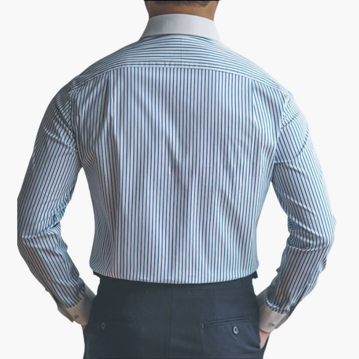 Gestreiftes Herrenhemd mit Kontrastkragen und geknöpften Manschetten