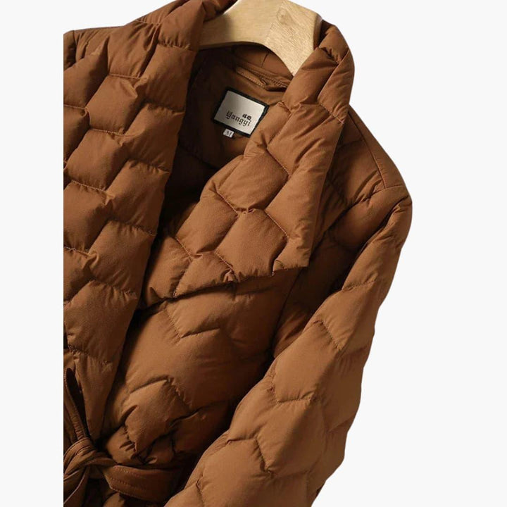 Eleganter Daunenmantel mit Gürtel für Frauen - SchmiedeMode