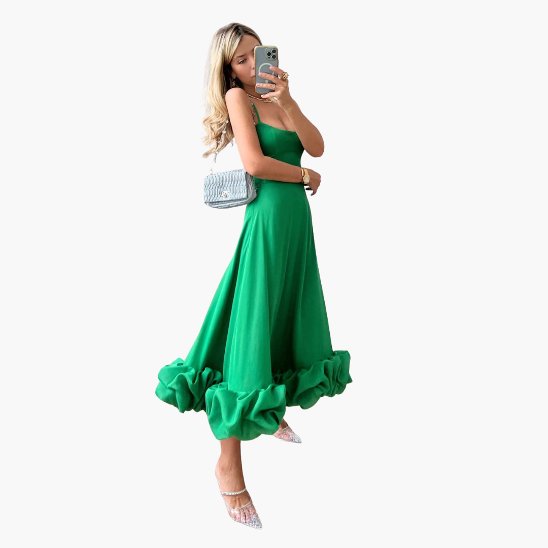 Elegantes fließendes Kleid für Frauen - mit Rüschen am Saum