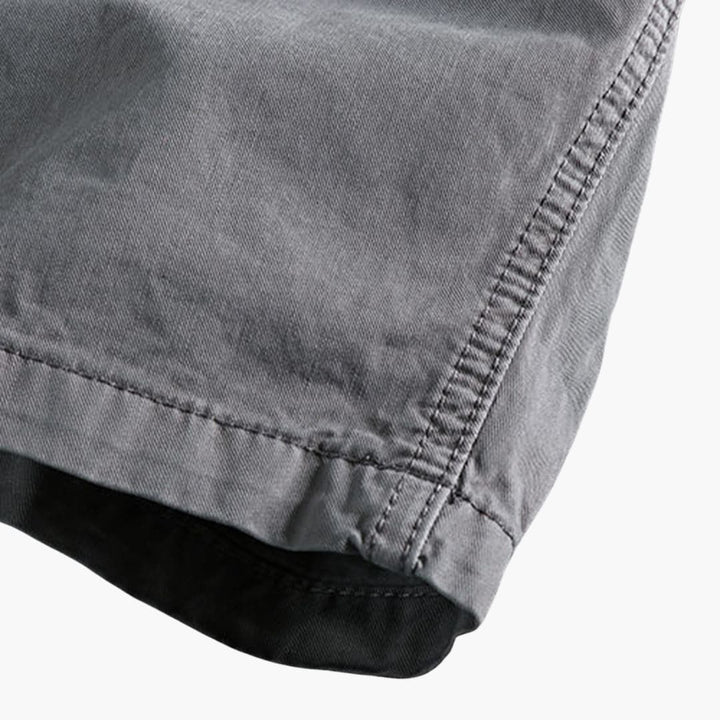 Herren Shorts aus leichter Sommerware mit Taschen und Knopfverschluss