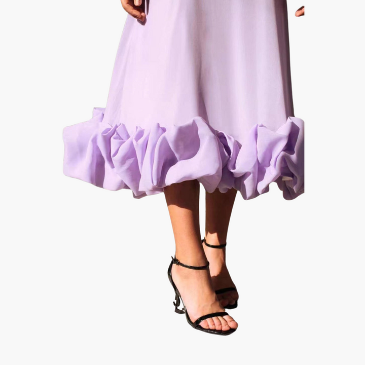 Elegantes fließendes Kleid für Frauen - mit Rüschen am Saum