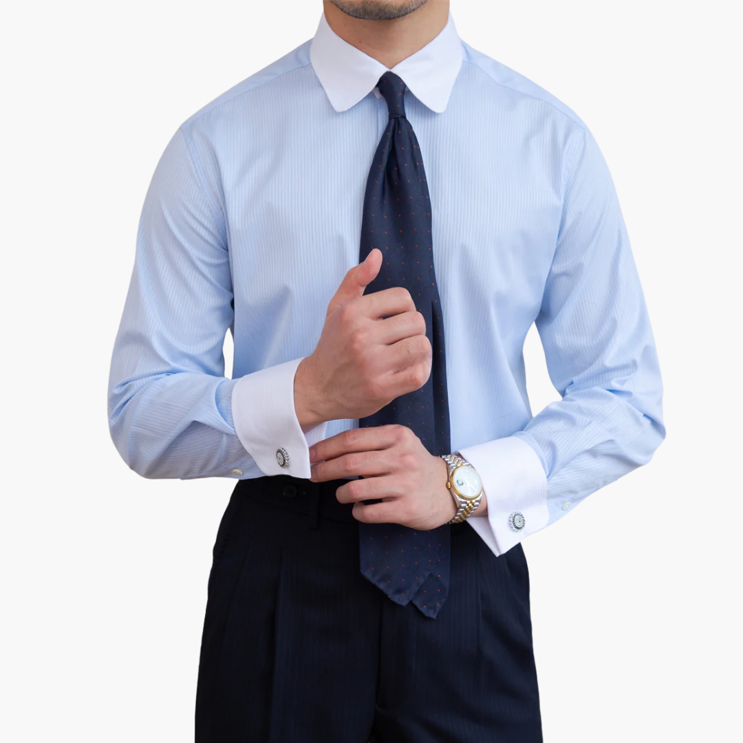 Gestreiftes Herrenhemd mit Kontrastkragen und geknöpften Manschetten