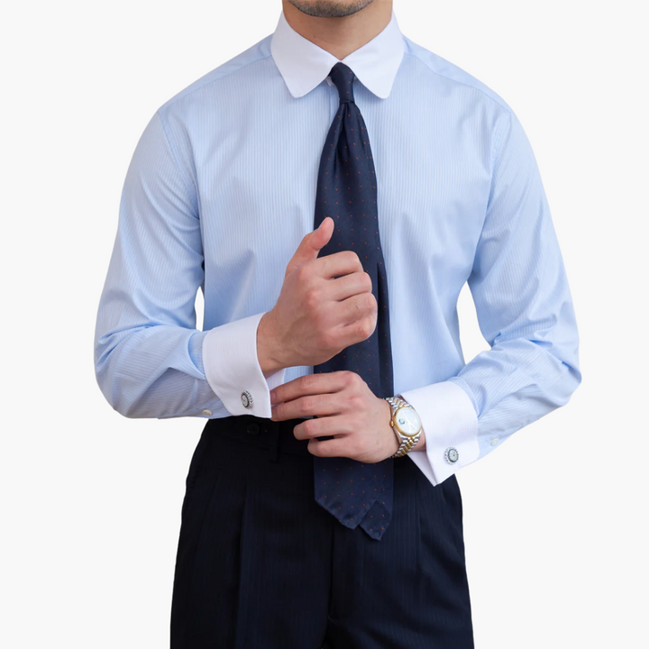 Gestreiftes Herrenhemd mit Kontrastkragen und geknöpften Manschetten