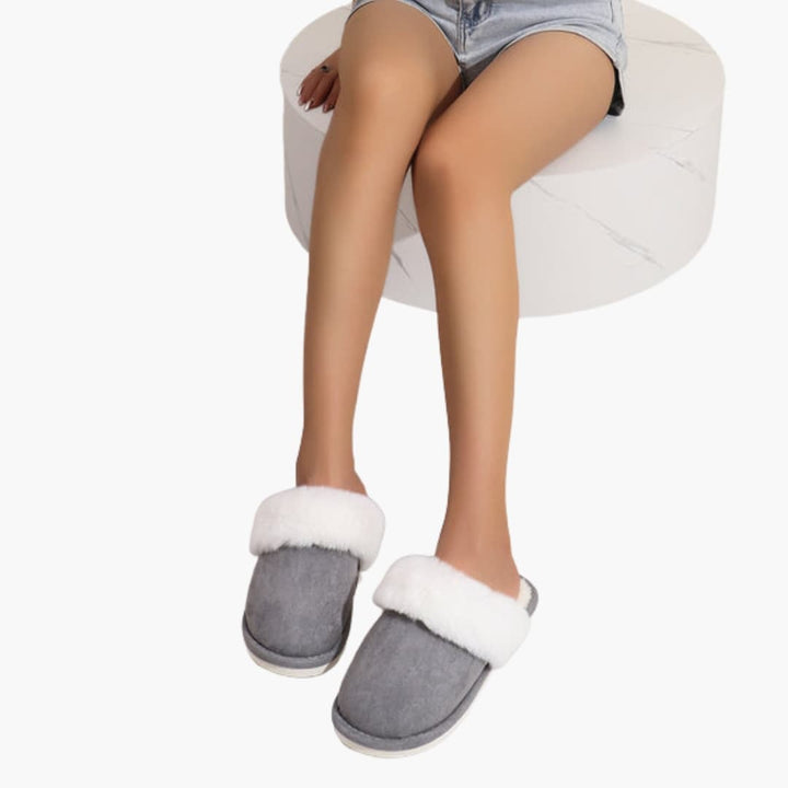 Damen Hausschuhe in Wildlederoptik mit Plüschfutter