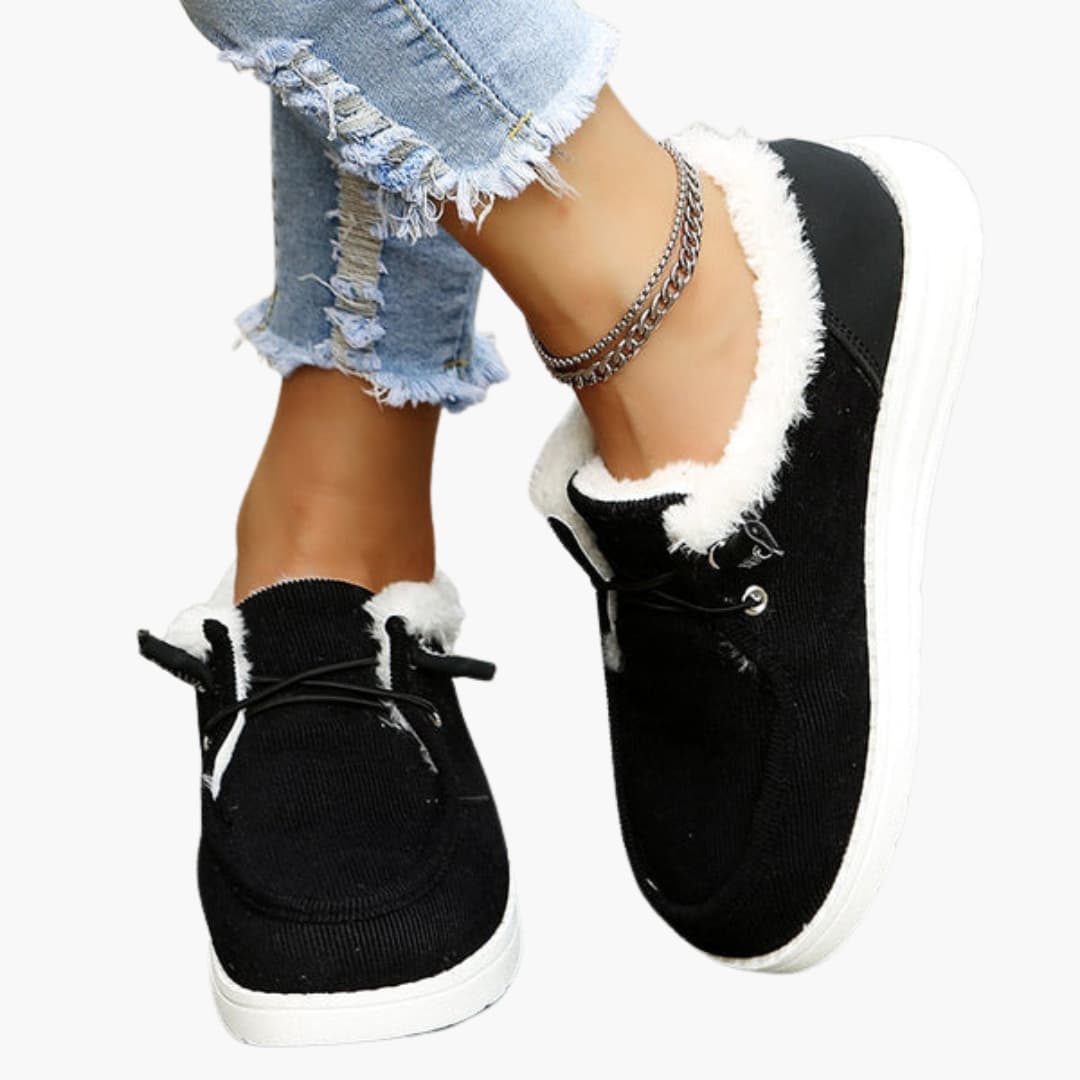 Damen Slipper mit Plüschfutter und strukturierter Laufsohle