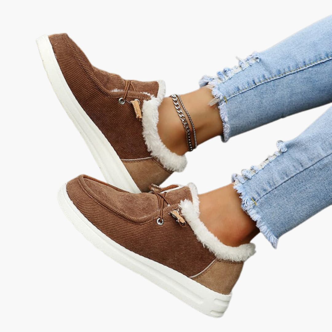 Damen Slipper mit Plüschfutter und strukturierter Laufsohle