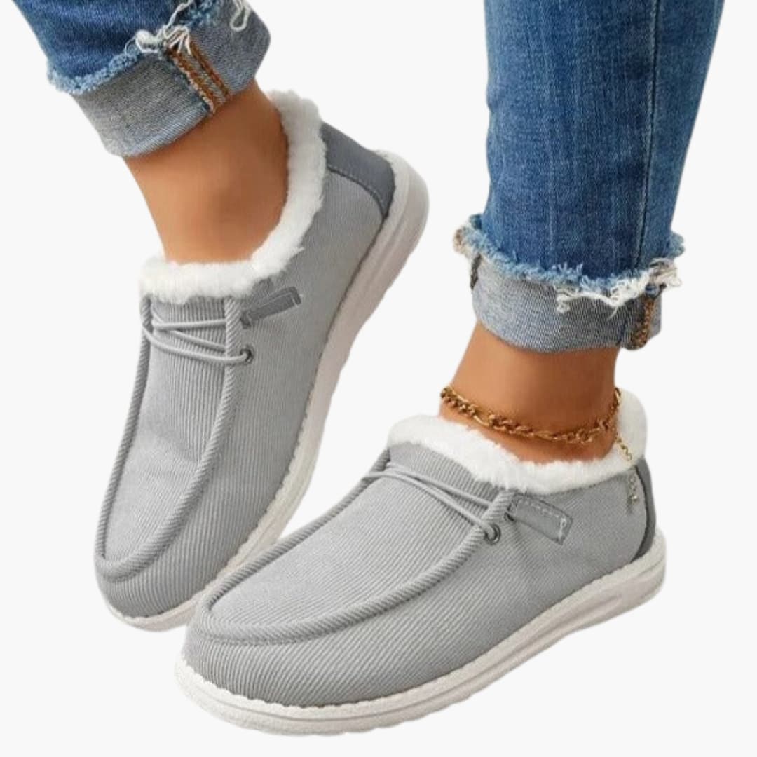 Damen Slipper mit Plüschfutter und strukturierter Laufsohle