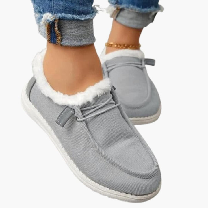 Damen Slipper mit Plüschfutter und strukturierter Laufsohle