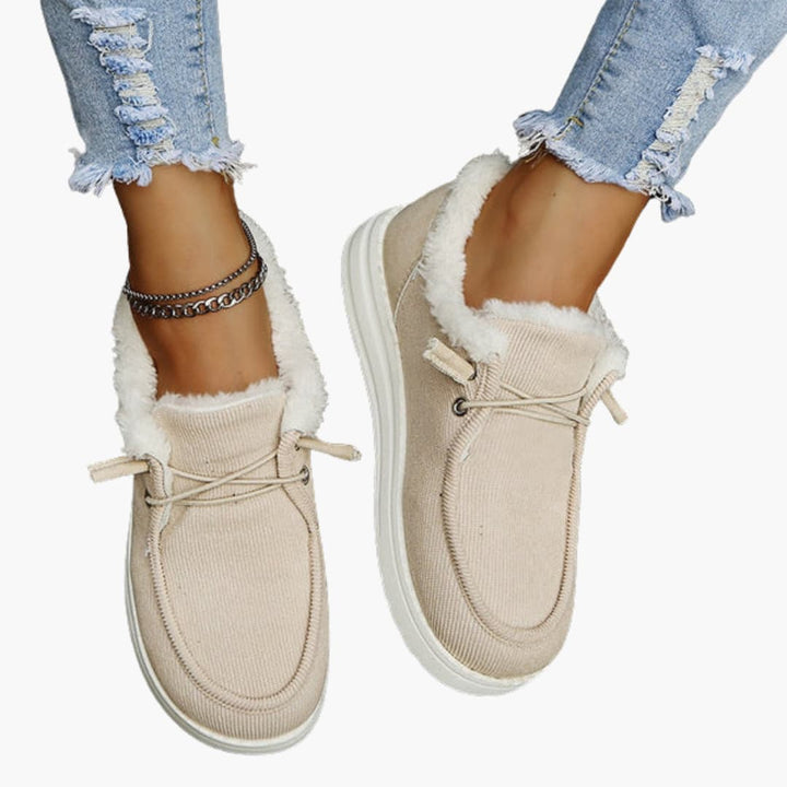 Damen Slipper mit Plüschfutter und strukturierter Laufsohle