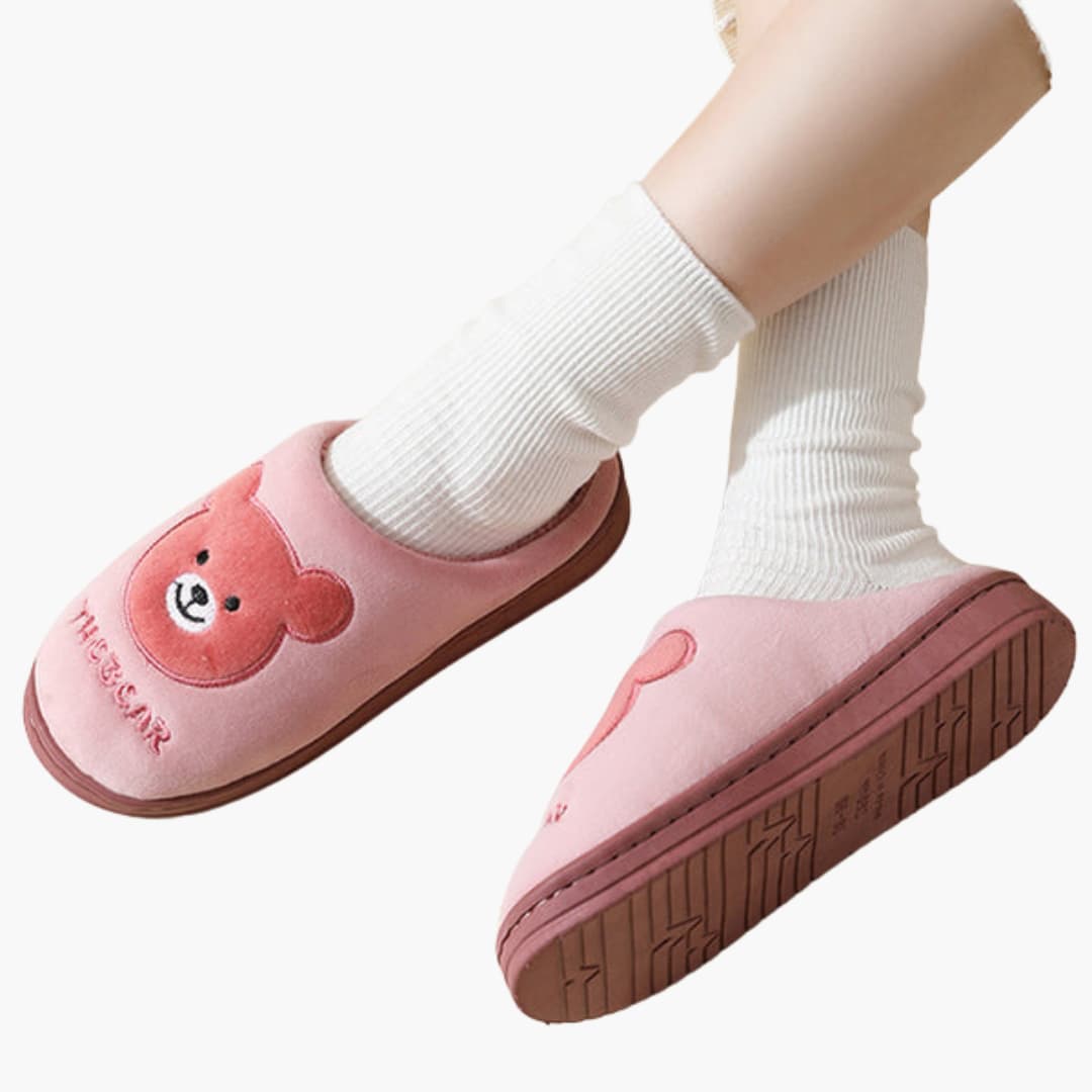 Damenhausschuhe mit Plüschfutter und Bärenstickerei