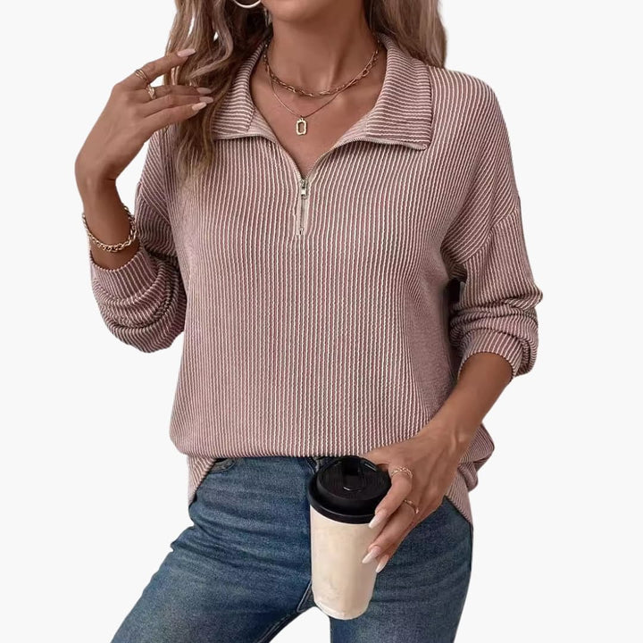 Damenpullover mit Streifenmuster und halbem Reißverschluss