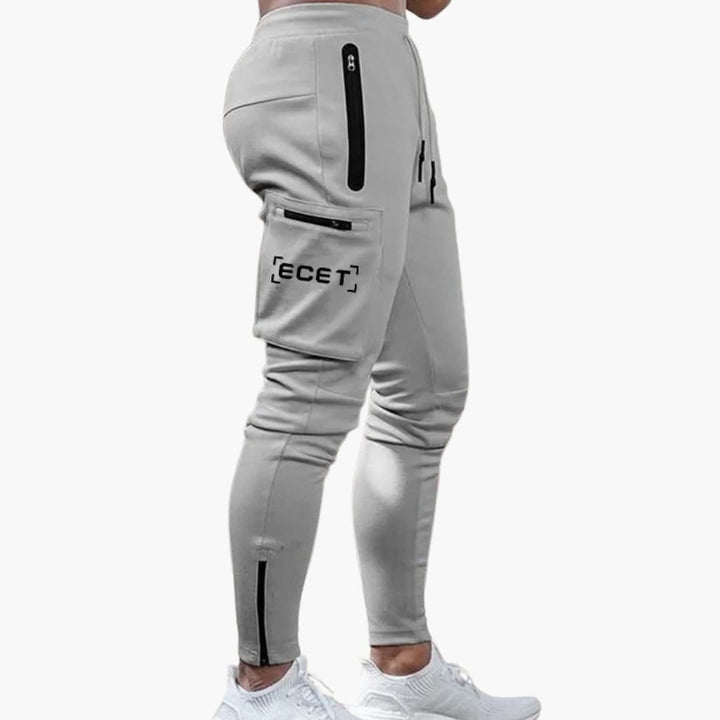 Herren Sport Jogginghose mit schmal zulaufenden Beinen und Seitentaschen