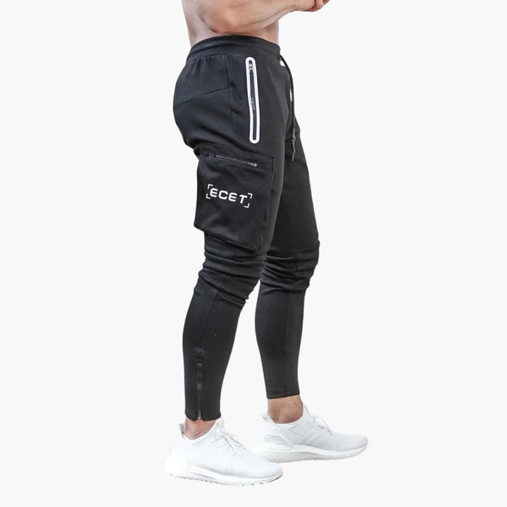 Herren Sport Jogginghose mit schmal zulaufenden Beinen und Seitentaschen