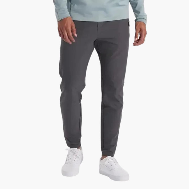 Herrenhose mit Stretchbund und konisch zulaufenden Beinen