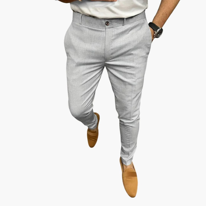 Herrenhose mit schmalem Bein und Seitentaschen