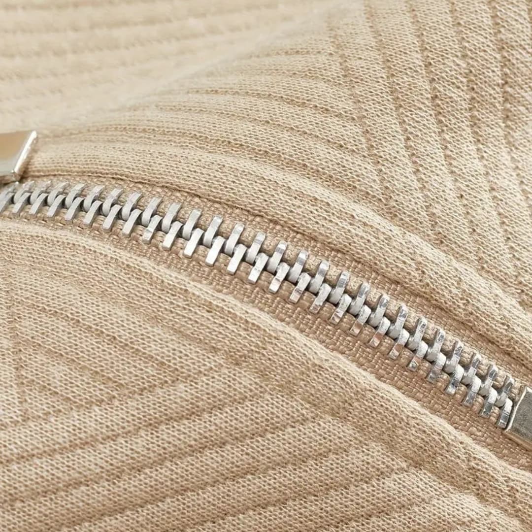 Herrenpullover mit Reißverschlusskragen