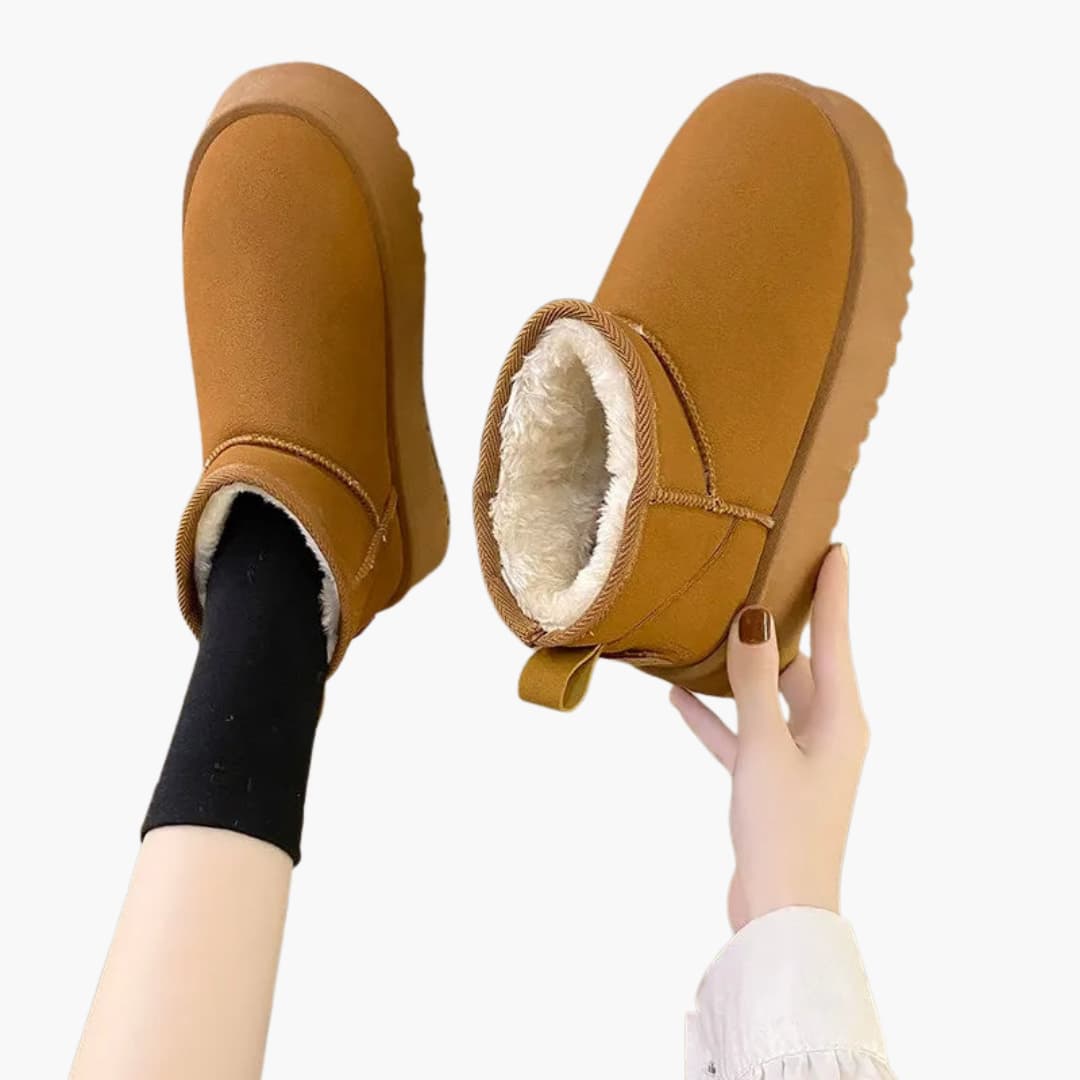 Plateau Mini Stiefel mit Lammfellfutter und dicker Sohle