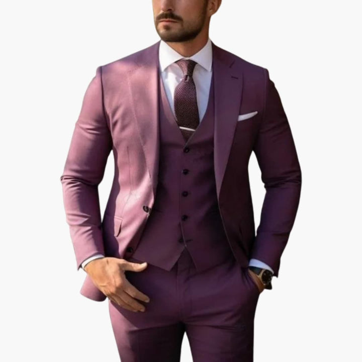 Dreiteiliger Herrenanzug mit maßgeschneidertem Blazer mit langen Ärmeln