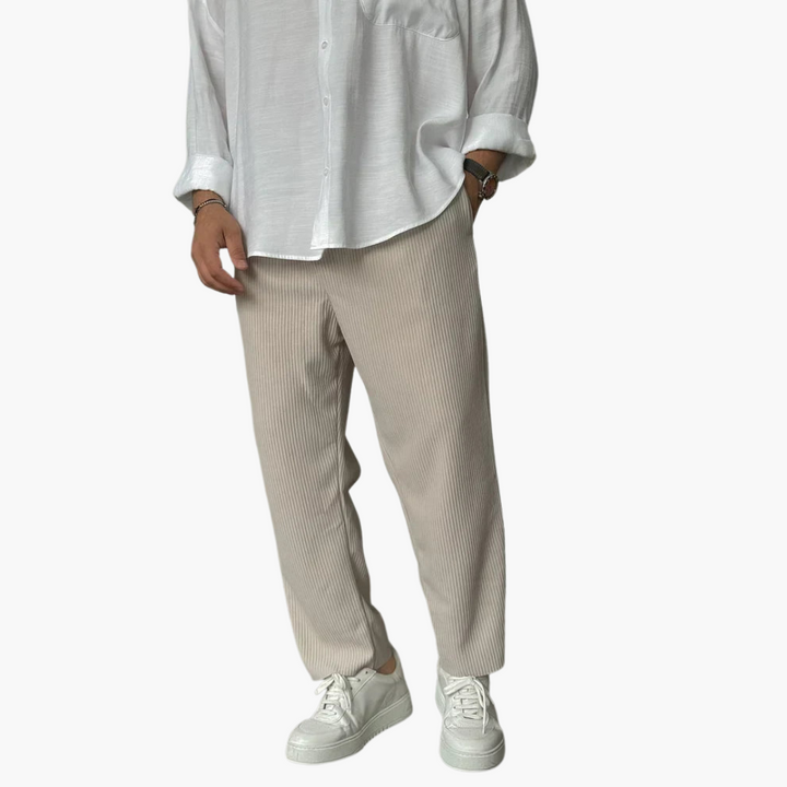 Herrenhose mit hohem Bund und weitem Bein
