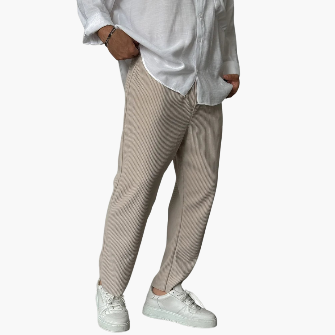 Herrenhose mit hohem Bund und weitem Bein