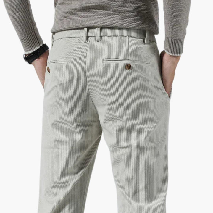 Stilvolle Cordhose im Slim Fit für Herren - SchmiedeMode