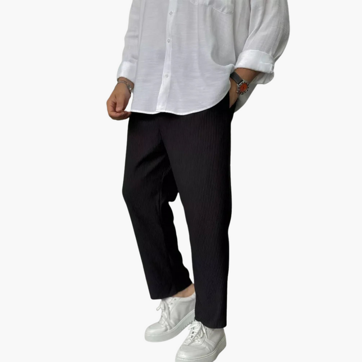 Herrenhose mit hohem Bund und weitem Bein