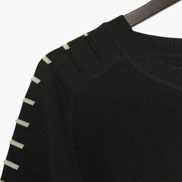 Herren pullover mit Rundhalsausschnitt und Streifen an den Ärmeln