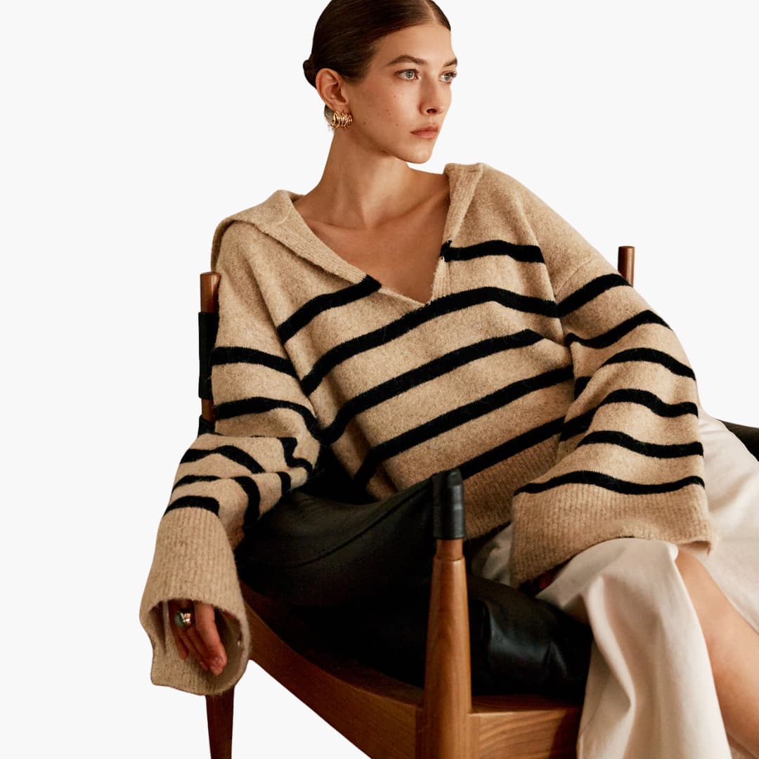 Damen pullover mit V-Ausschnitt und gestreifter Oberfläche