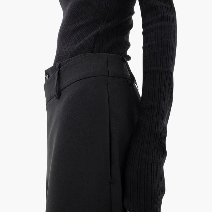 Asymmetrische Hosen mit schmaler Passform für Damen - SchmiedeMode