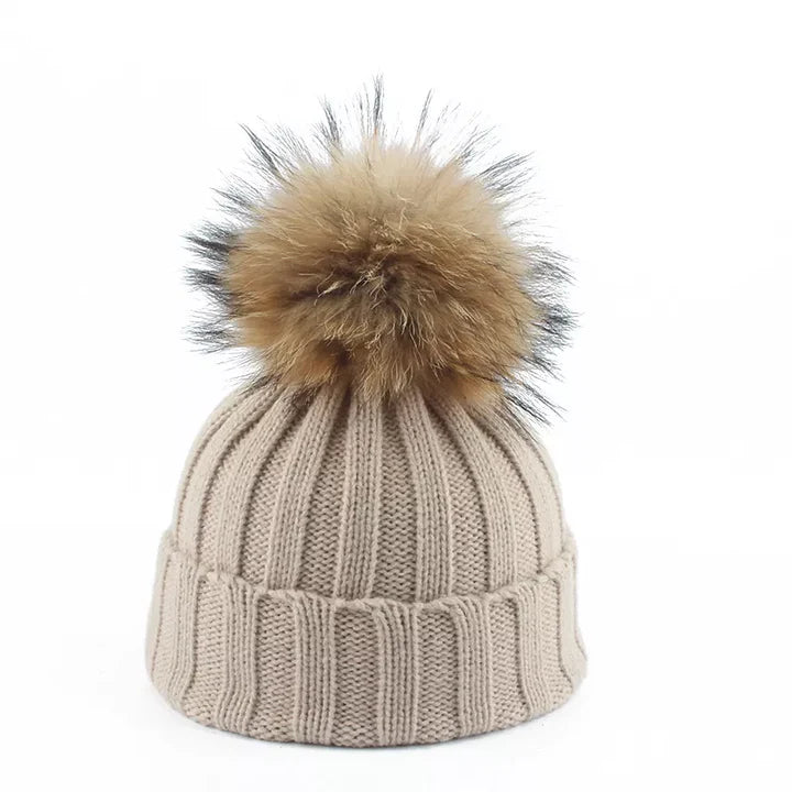 Damen Strickmütze mit Bommel und gleichmäßiger Oberfläche