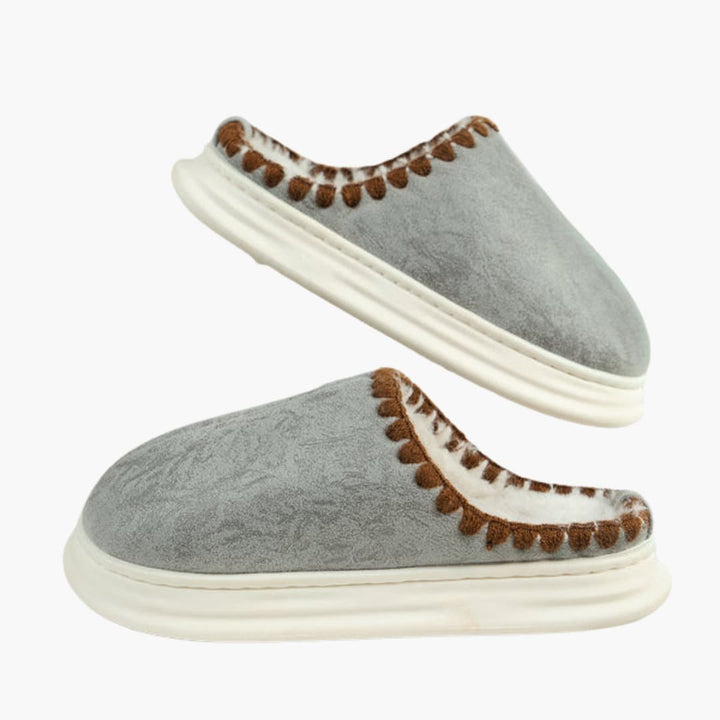 Damenhausschuhe mit Plüschfutter und Ziernaht