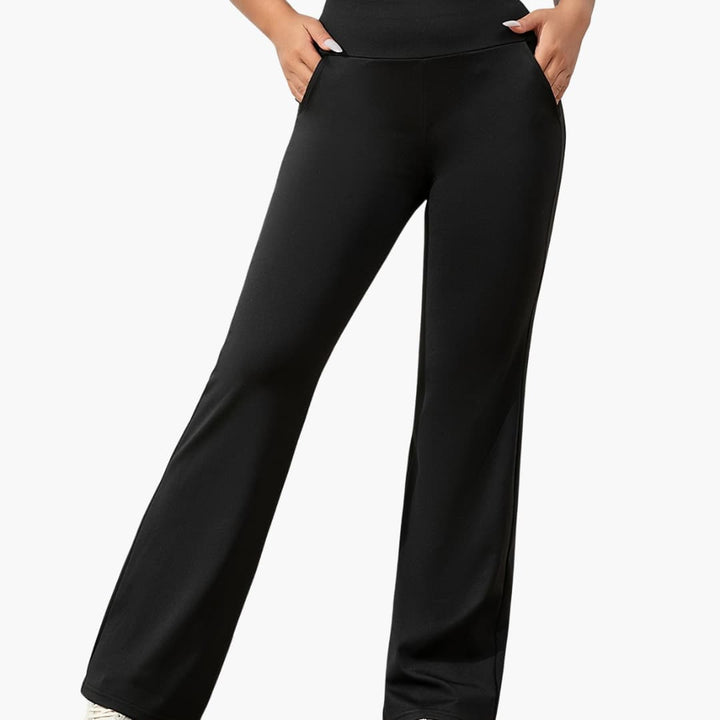 Damenhose mit Gummibund und ausgestelltem Bein