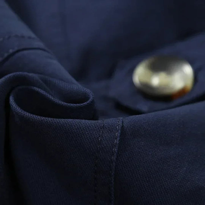 Herren Trench coat mit Knopfverschluss und Taschen Details