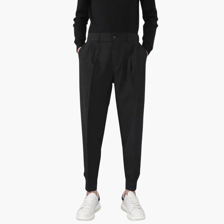 Herrenhose mit Knopfverschluss und Seitentaschen