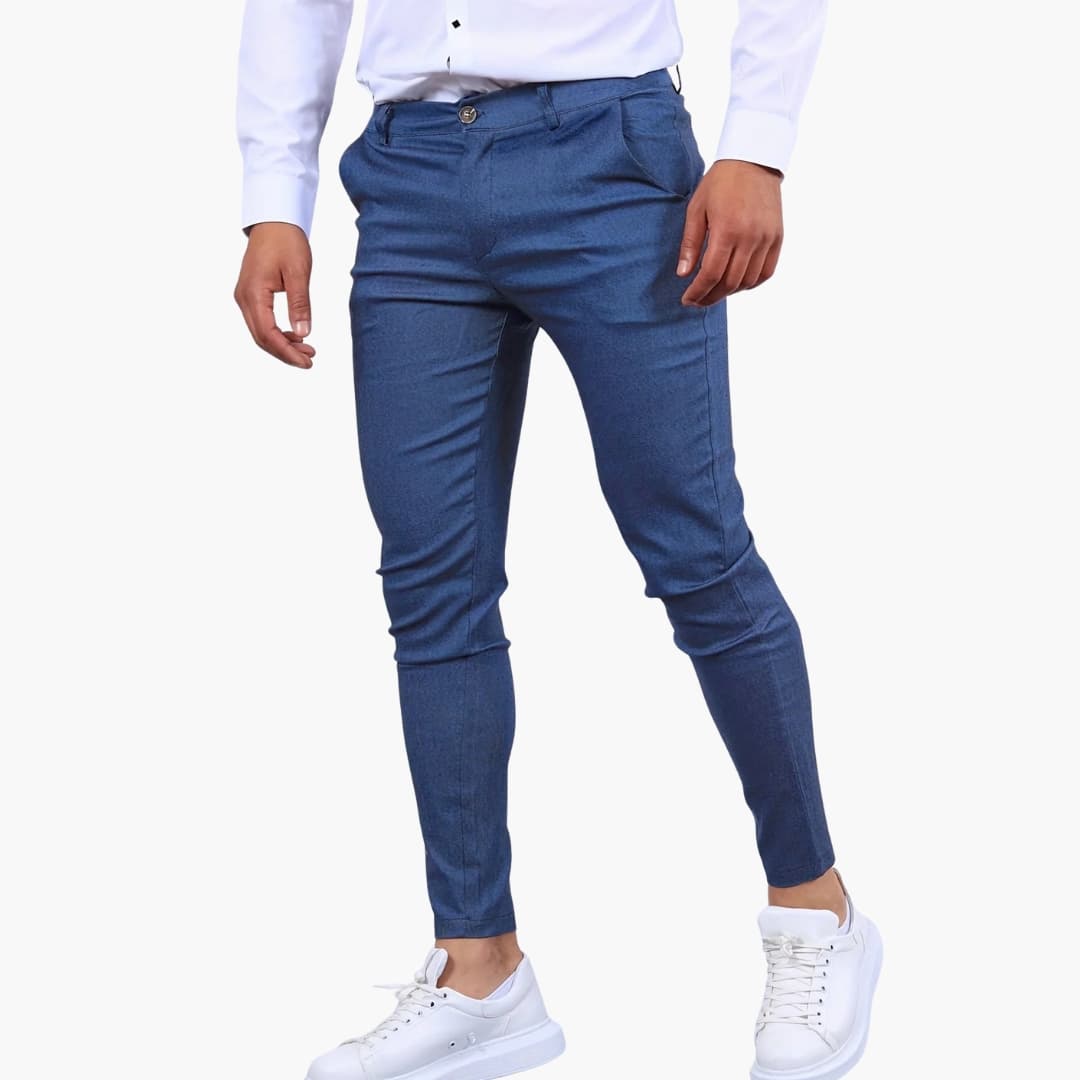 Herrenhose mit Seitentaschen und Gesäßtasche