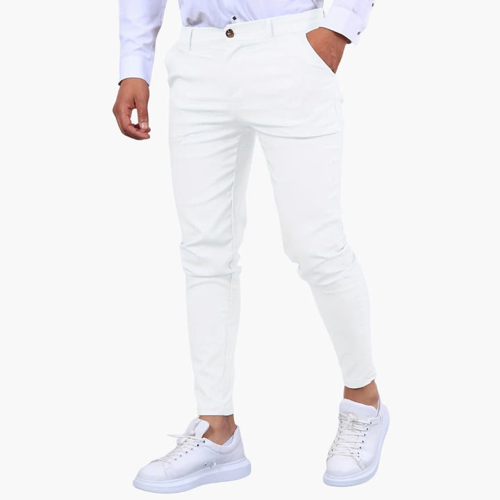 Herrenhose mit Seitentaschen und Gesäßtasche